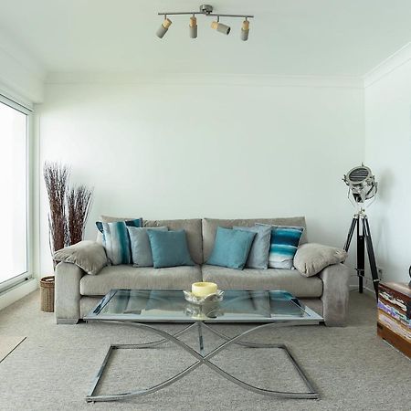 Tides - Beach Front Apartment In Bracklesham Bay Chichester Bagian luar foto