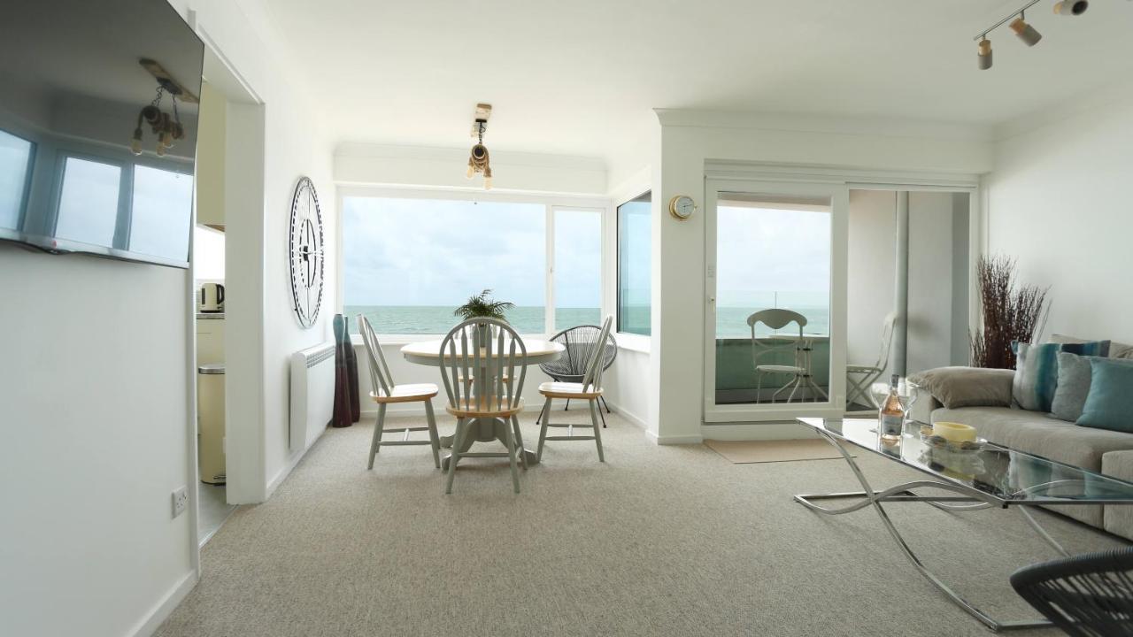 Tides - Beach Front Apartment In Bracklesham Bay Chichester Bagian luar foto