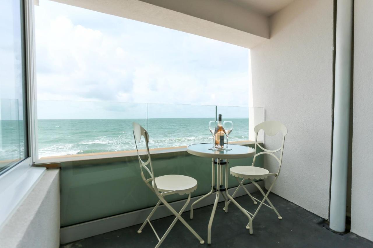 Tides - Beach Front Apartment In Bracklesham Bay Chichester Bagian luar foto