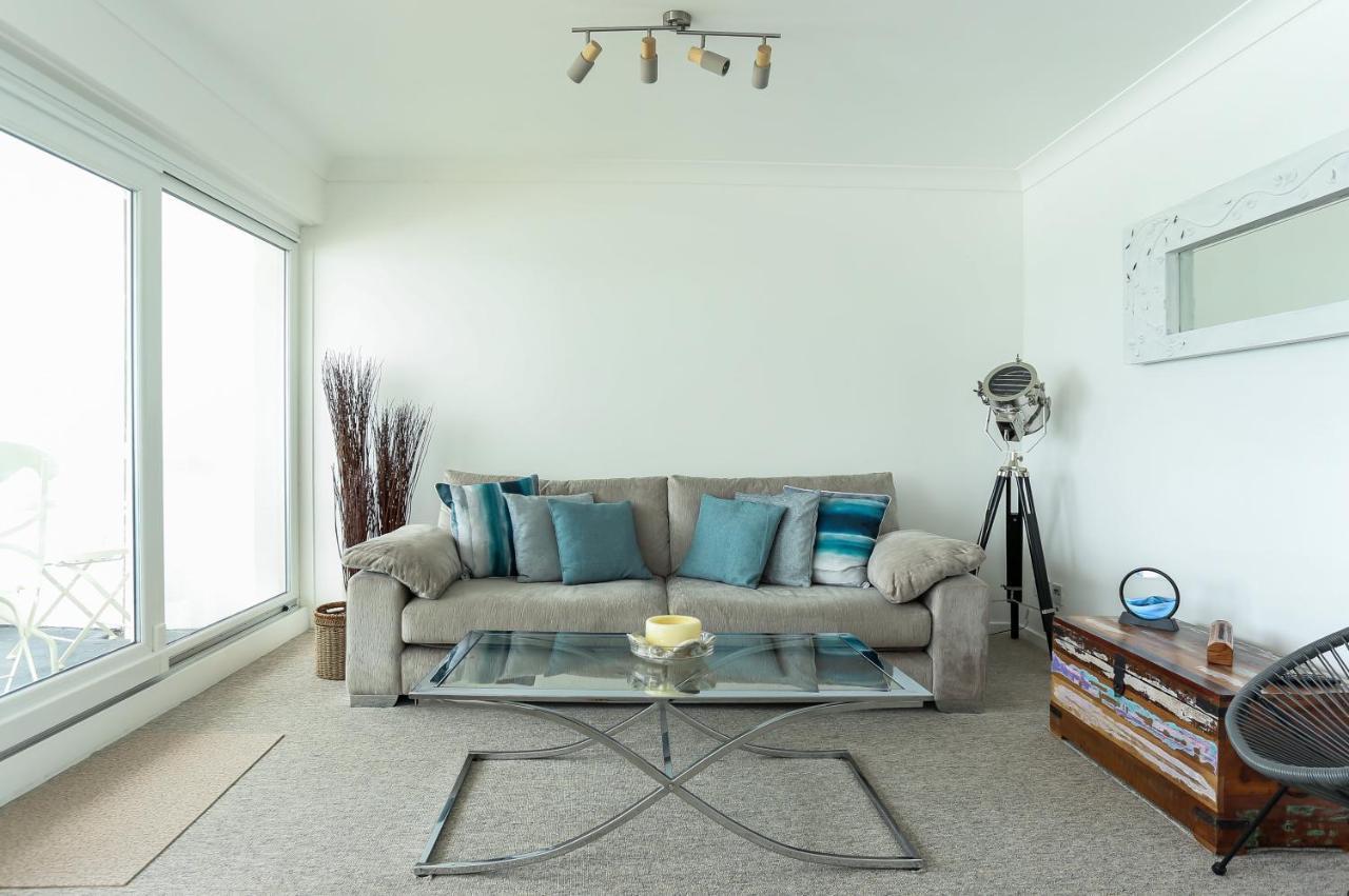 Tides - Beach Front Apartment In Bracklesham Bay Chichester Bagian luar foto