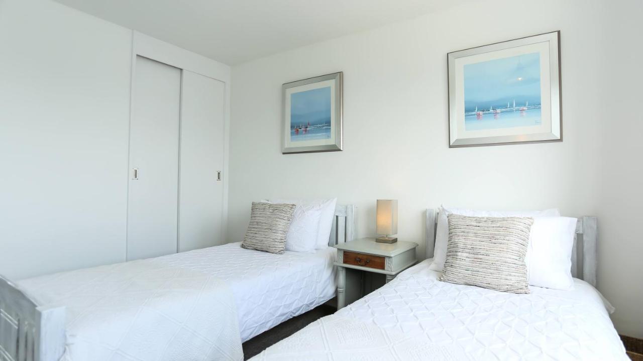 Tides - Beach Front Apartment In Bracklesham Bay Chichester Bagian luar foto