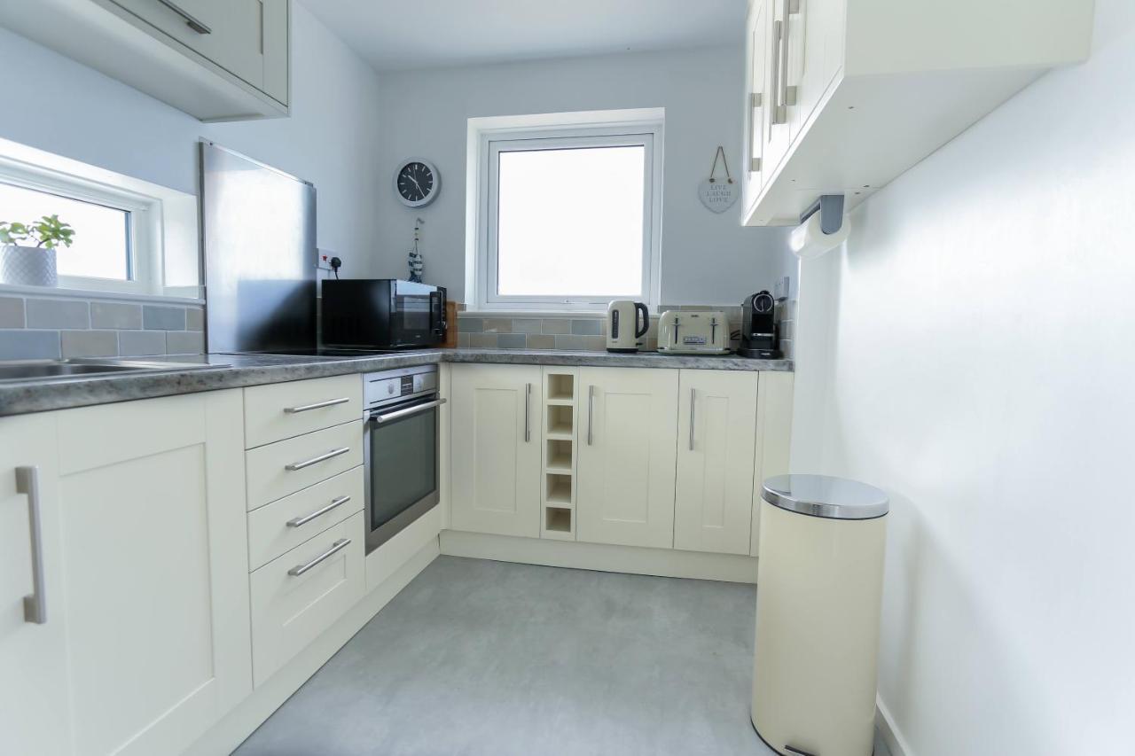 Tides - Beach Front Apartment In Bracklesham Bay Chichester Bagian luar foto