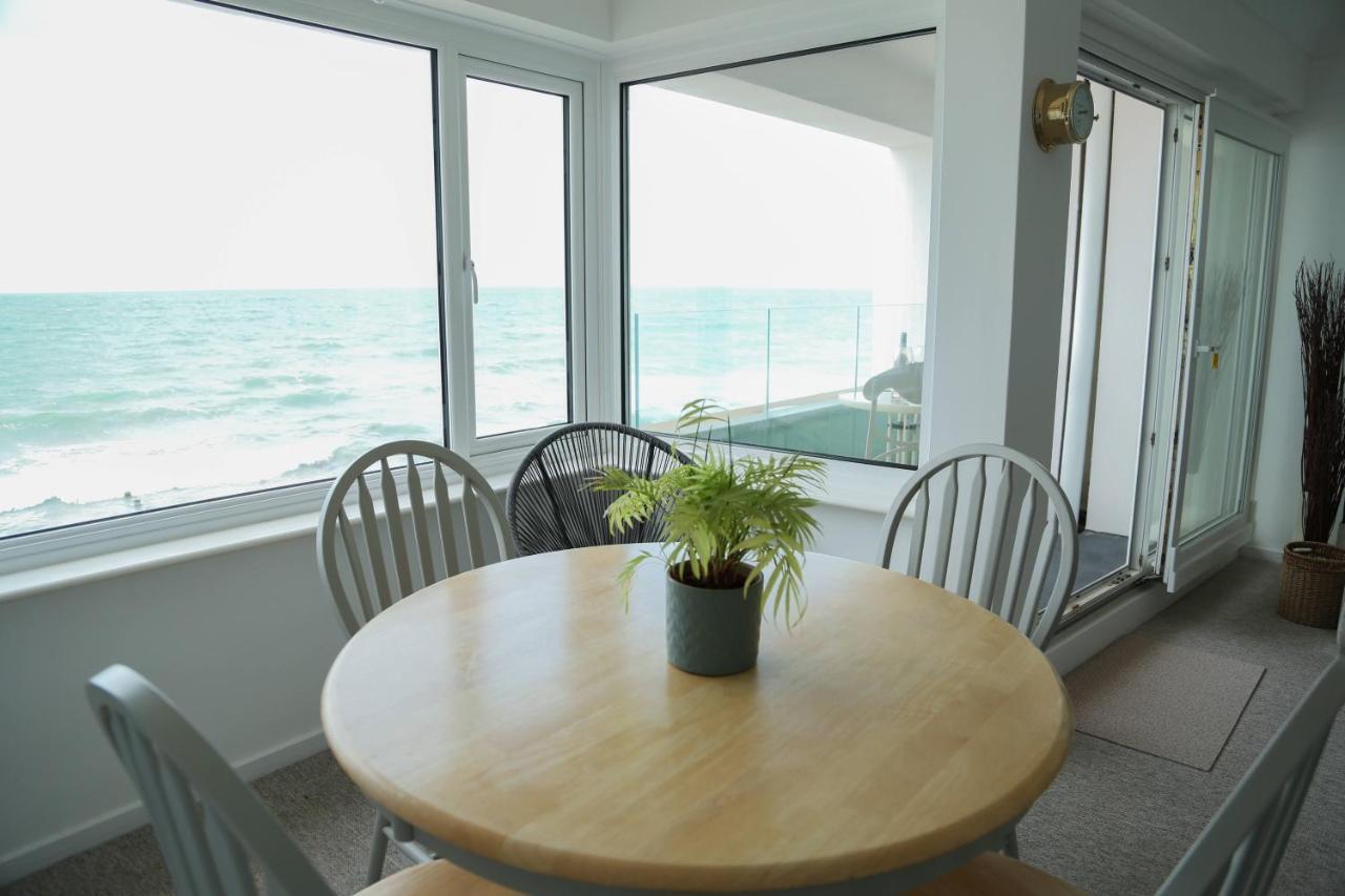 Tides - Beach Front Apartment In Bracklesham Bay Chichester Bagian luar foto