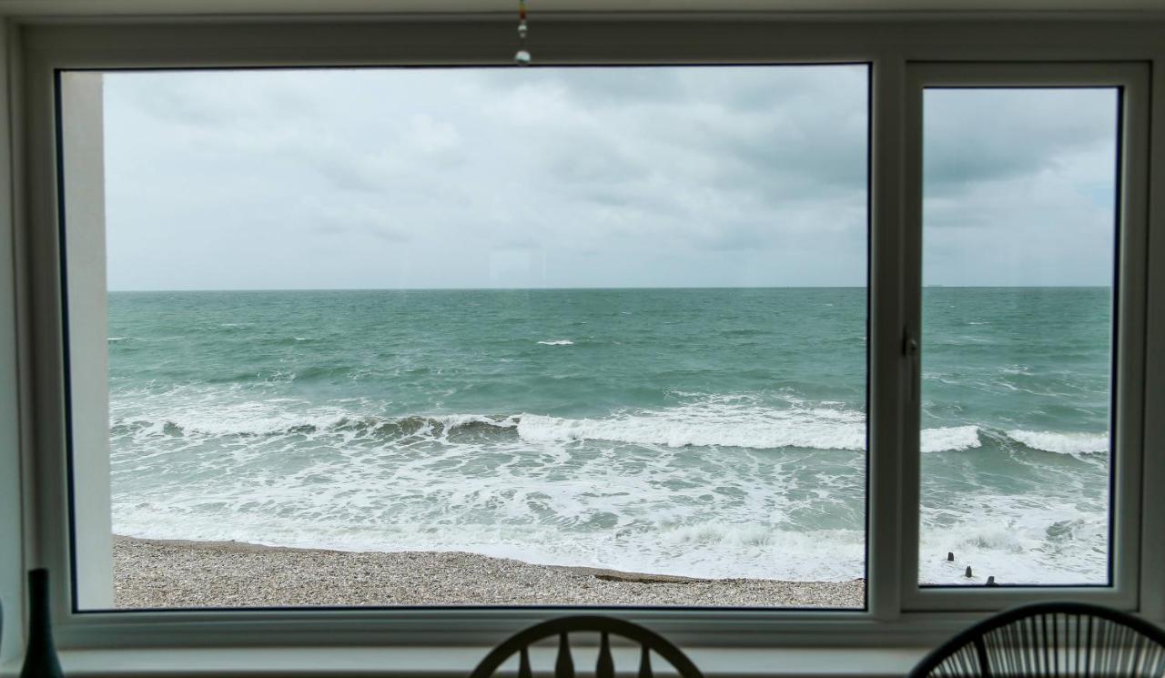Tides - Beach Front Apartment In Bracklesham Bay Chichester Bagian luar foto