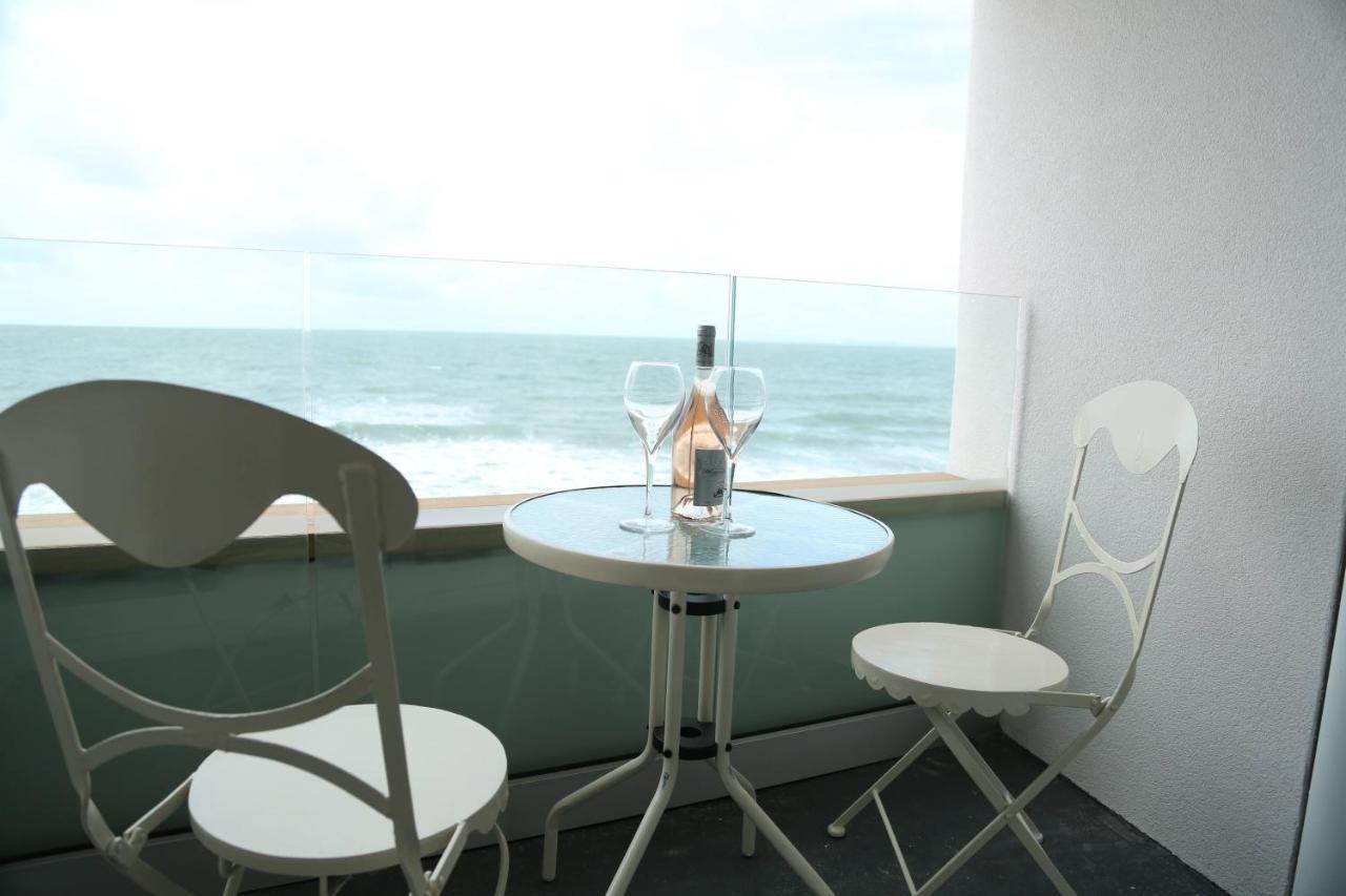 Tides - Beach Front Apartment In Bracklesham Bay Chichester Bagian luar foto