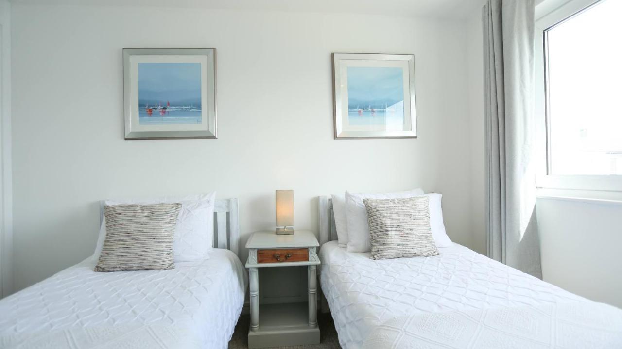 Tides - Beach Front Apartment In Bracklesham Bay Chichester Bagian luar foto